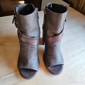 DV by Dolce Viya Teisha Gray heel buckle peep toe sling back ankle bootie size 8